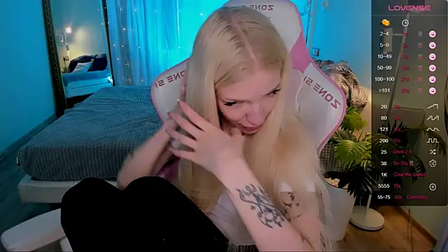 AnyaTaylor_ webcam