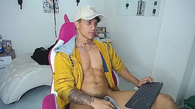 Leonard_Price live sex cam