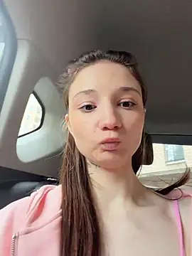 hiding-mila webcam