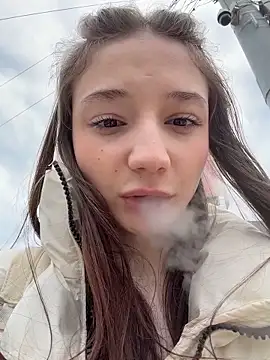 hiding-mila live sex cam