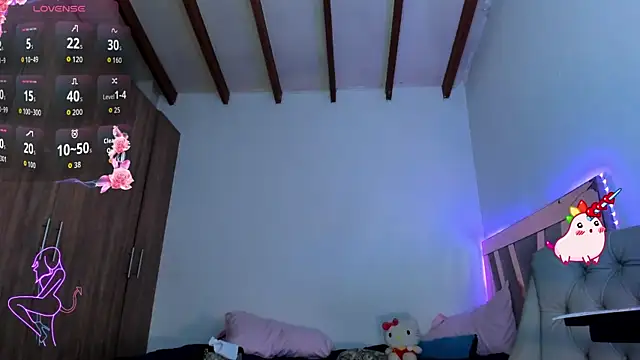 SkyeGabbyRose webcam