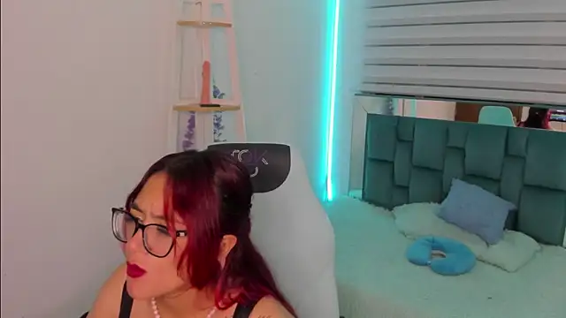 Sara_Red_X webcam