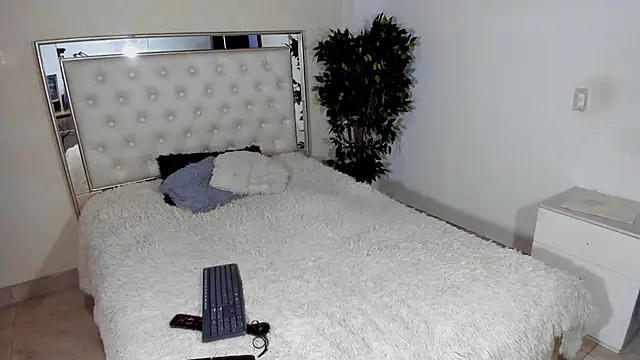 Miss_KhalifaDoll webcam
