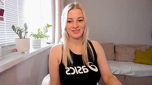 THE_GOLDEN_WOMAN webcam