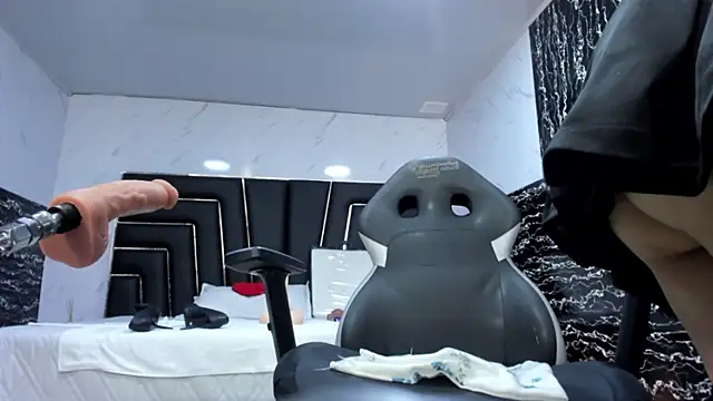 Ladyy_Scarlett webcam