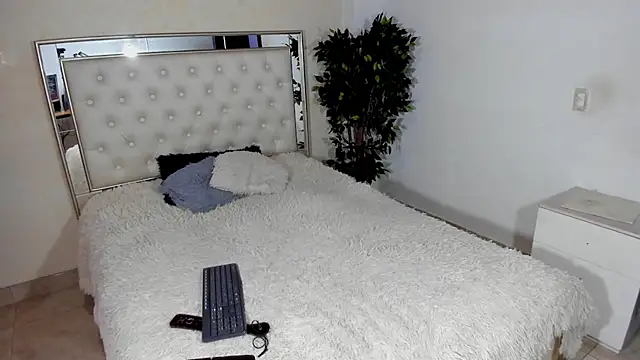Miss_KhalifaDoll webcam
