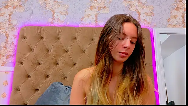coravex - CoraVex's free webcam - UK Sex Cams