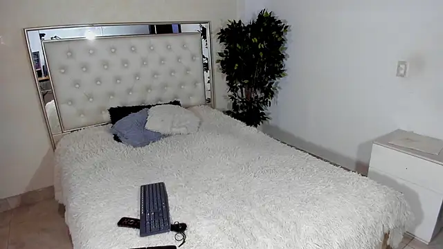 Miss_KhalifaDoll webcam