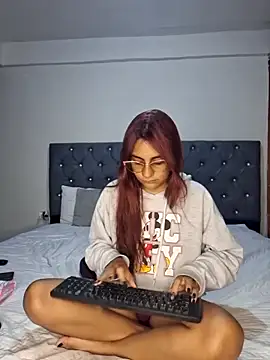 LittleAli0311 webcam