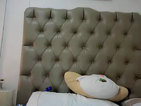 Miss_Young webcam