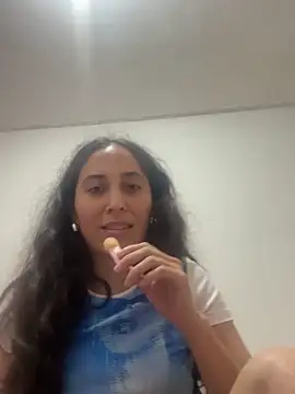 LatinDoll8 webcam