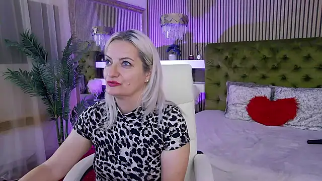 ladytouch - LadyTouch's free webcam - UK Sex Cams