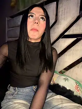 Laura-Khalifa webcam