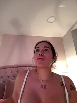 Bella__Wood webcam