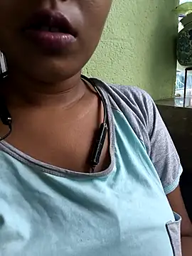 Mahira06 webcam