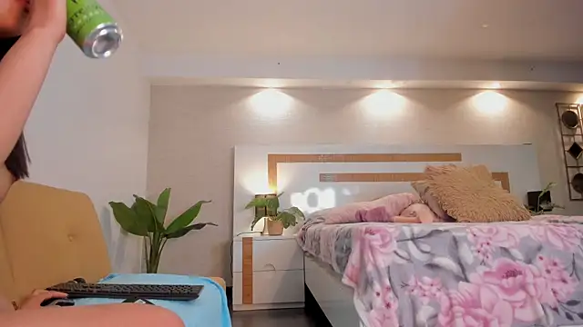 violettaa_stone - Violettaa_Stone's free webcam - UK Sex Cams