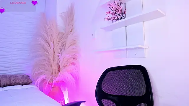 AlondraSoomer webcam