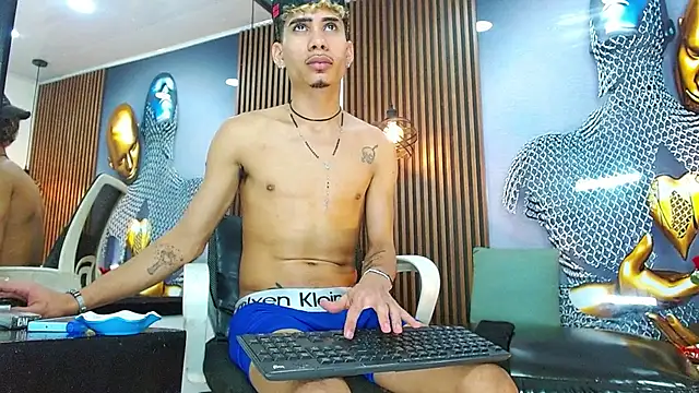 Skinny_cute_Alyer webcam
