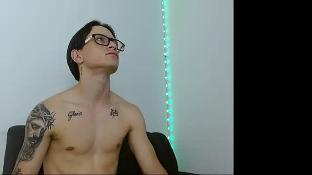 Zeusdark19 webcam