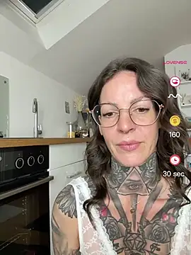 BrownieyQueen webcam