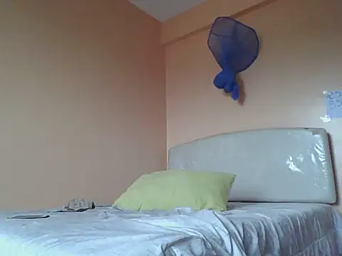 pinky-lips webcam
