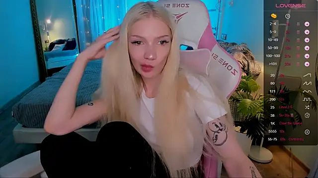 AnyaTaylor_ webcam