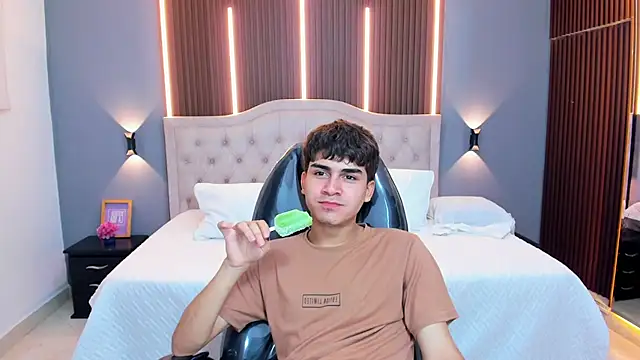 Tommy18__ webcam