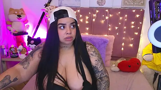 MiahJoness webcam