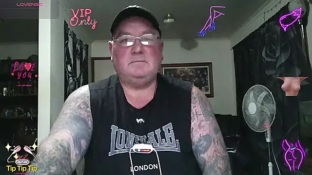KINKYBLUEYES69 webcam