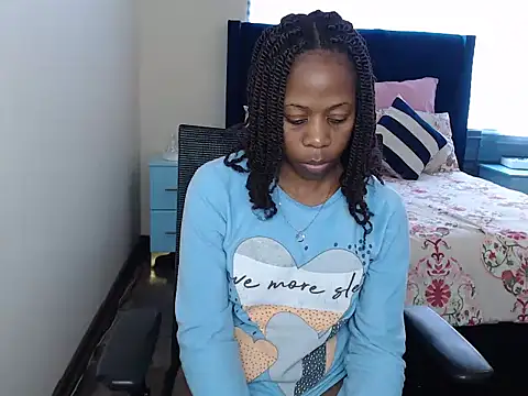 QUEENMANDYY webcam