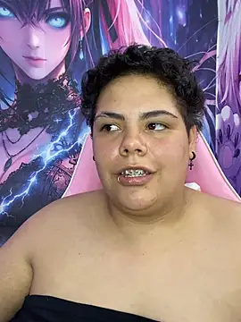 Hailey_Curvy webcam