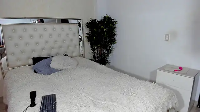 miss_khalifadoll - Miss_KhalifaDoll's free webcam - UK Sex Cams