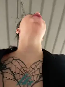 AlishaOfThorns webcam