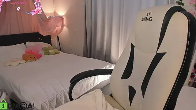 Aria_Mila webcam