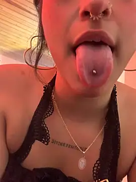 LilithMonette webcam
