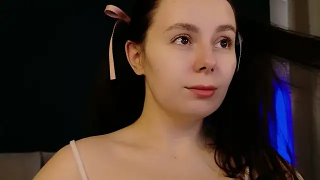Di_na_Bell webcam