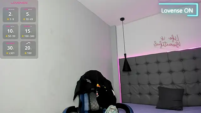 scarletcherry18 webcam