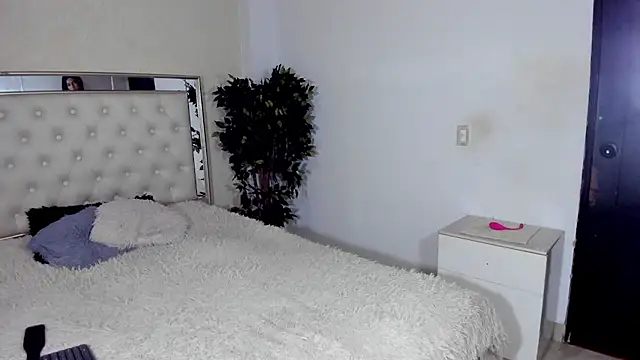 Miss_KhalifaDoll webcam