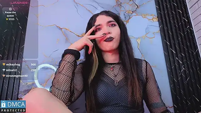 MaeveKuro webcam
