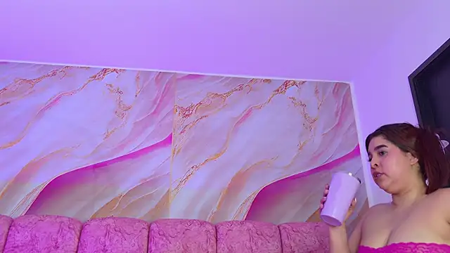 emmacurvy webcam
