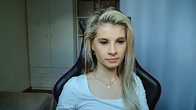 KristineGlow webcam