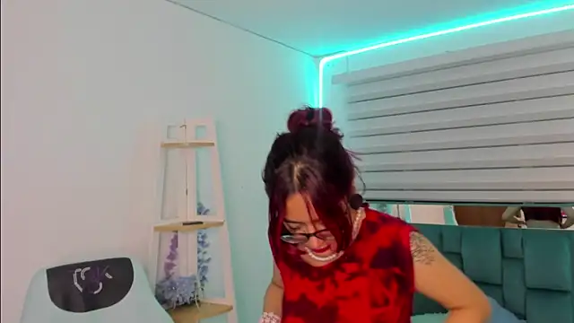 Sara_Red_X webcam