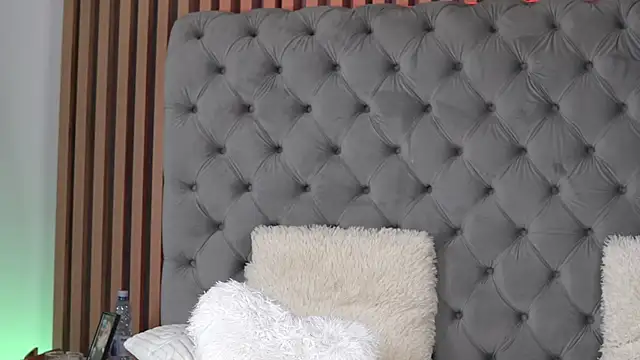 tiffanymaze - TiffanyMaze's free webcam - UK Sex Cams