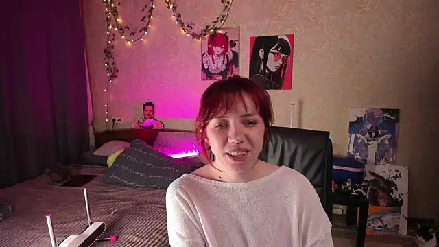 Love_is_Lola webcam