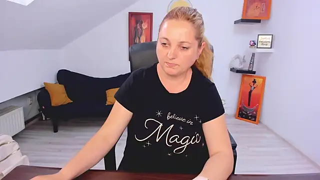 LollaGirl webcam