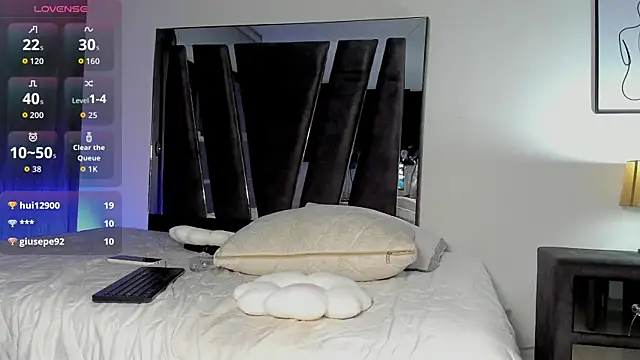 HollyEvanz webcam