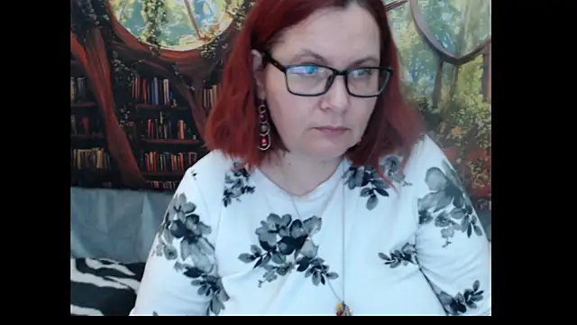 PlayfullMature webcam