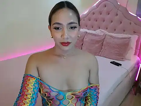 ur_seductivelaura webcam