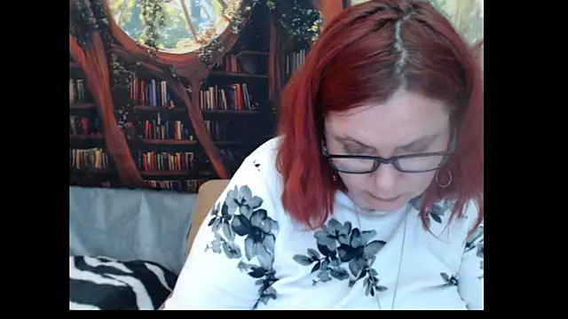 PlayfullMature webcam