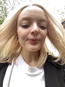 aka_Blonde webcam